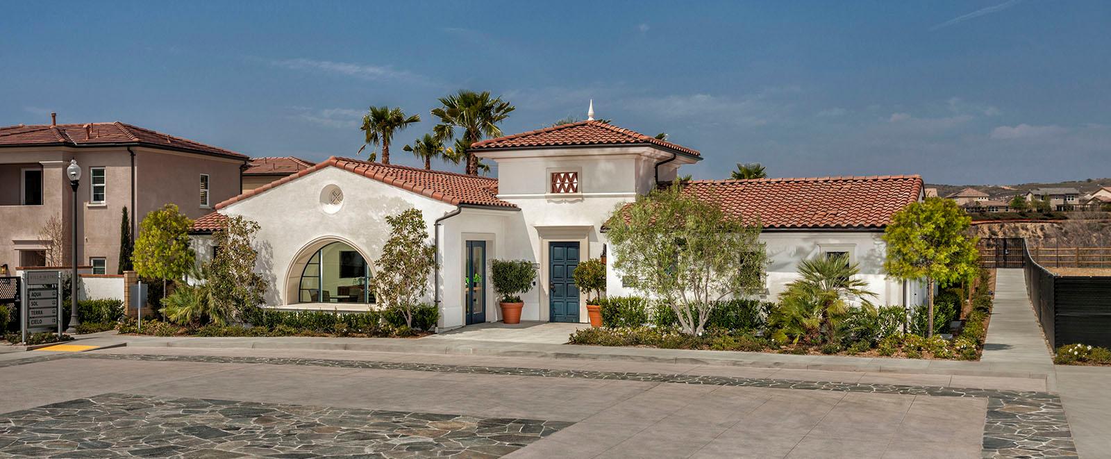 Villa Metro Valencia, California, USA Robert Hidey Architects